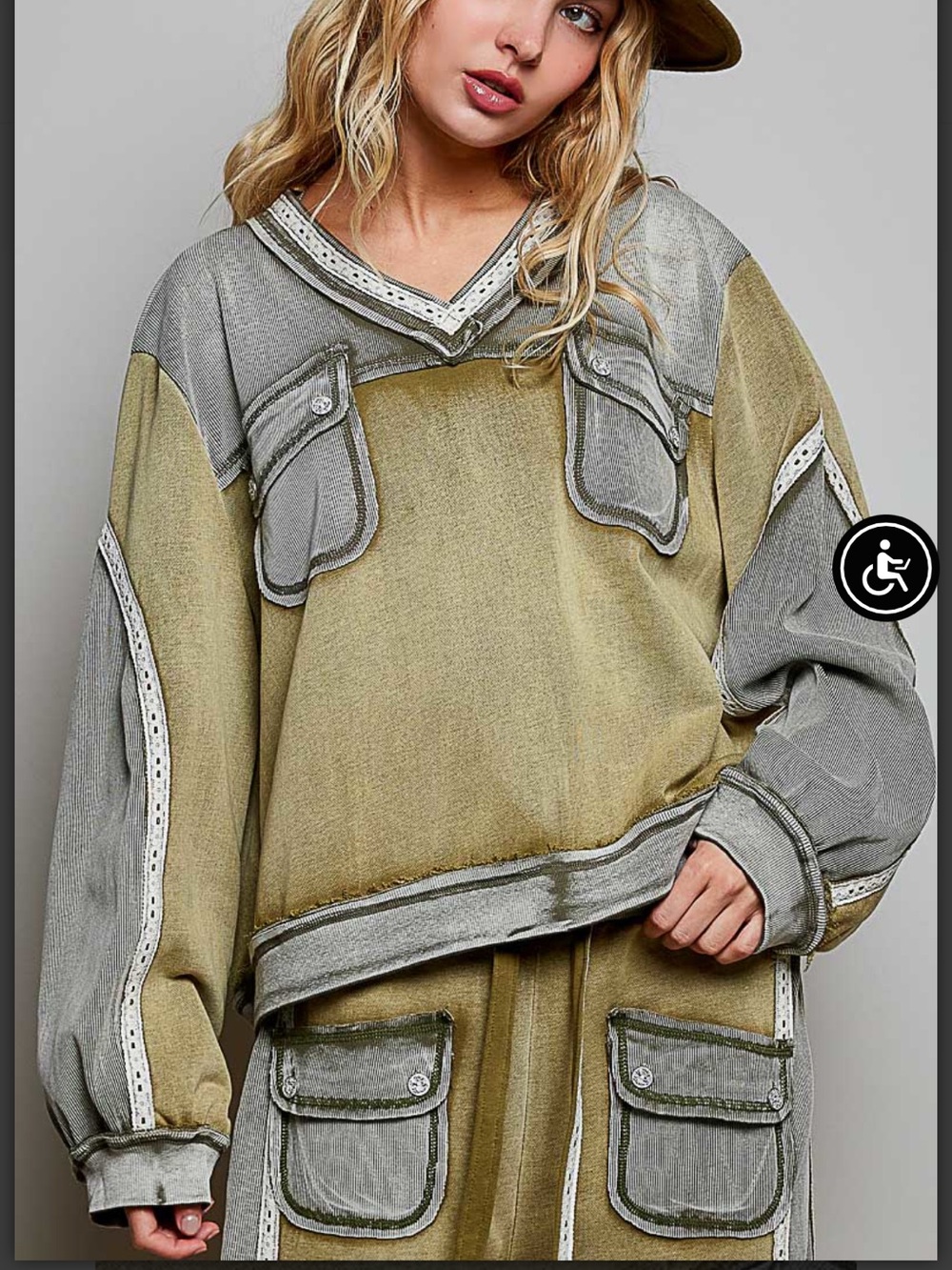 POL Relaxed Two-Tone Women’s Pullover Top